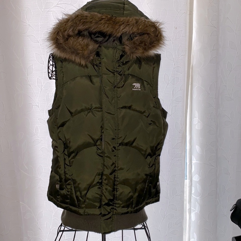 NWOT Predator Mountainwear Down Vest